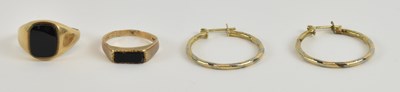 Lot 1261 - A 9ct yellow gold onyx set signet ring, size L,...
