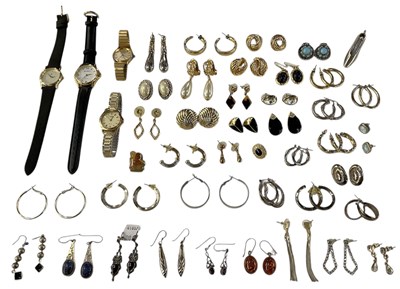 Lot 1446 - A small quantity of assorted costume jewellery,...