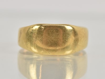 Lot 1221 - An 18ct yellow gold signet ring, size S,...