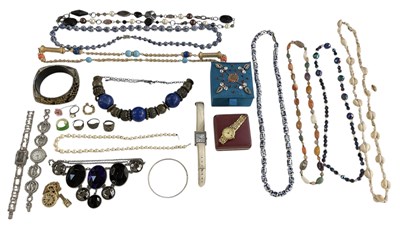 Lot 1447 - A small quantity of assorted costume jewellery,...