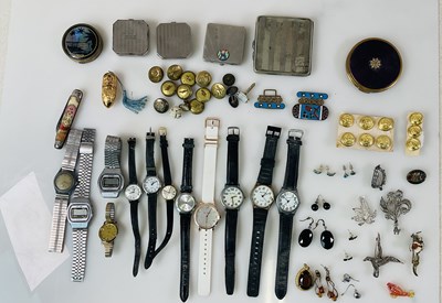 Lot 412 - A small collection of costume jewellery, a...