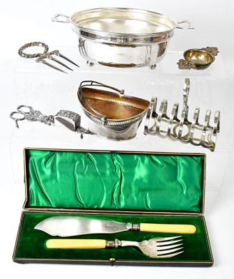 Lot 555 - A quantity of various silver-plated items to...