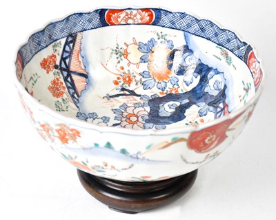 Lot 184 - A late 19th/early 20th century Japanese Imari...
