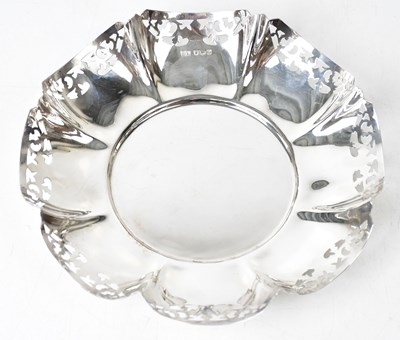 Lot 562 - VINERS LTD; an Elizabeth II hallmarked silver...
