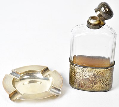 Lot 561 - A Victorian glass silver-mounted hipflask with...