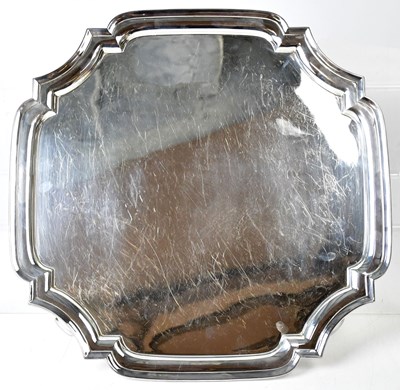 Lot 611 - WAKELY & WHEELER; an Elizabeth II hallmarked...