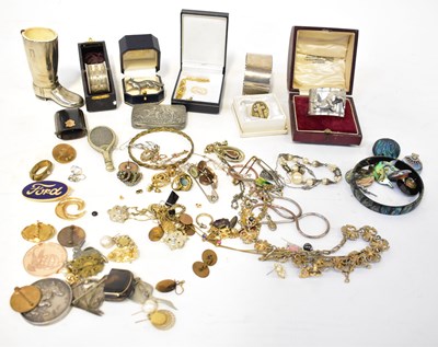 Lot 760 - A quantity of vintage costume jewellery and...