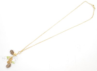Lot 714 - A 9ct yellow gold chain necklace suspending...