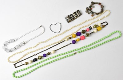 Lot 756 - A quantity of costume jewellery to include...