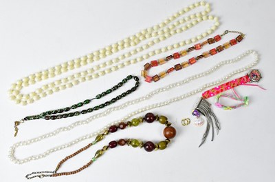 Lot 757 - A quantity of costume jewellery to include...