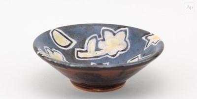 Lot 320 - JOHN MALTBY (1936-2020); a shallow stoneware...