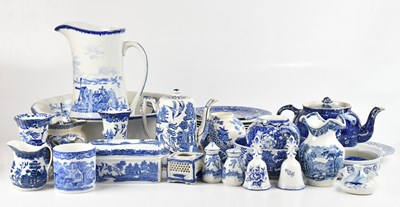 Lot 299 - An Empire ware blue and white wash jug, height...