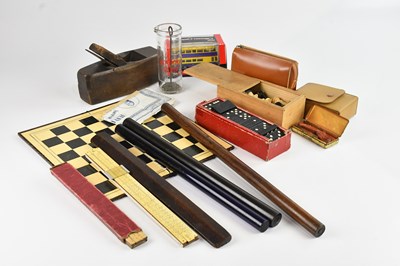 Lot 1413 - A mixed group of collectors' items including a...
