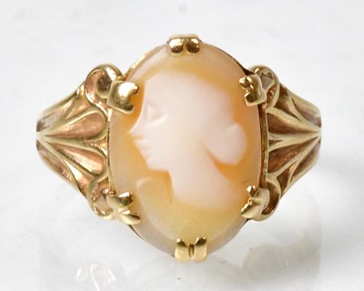 Lot 665 - A 9ct yellow gold ring set with a shell cameo,...