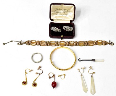 Lot 746 - A mixed lot of jewellery, comprising a pair of...