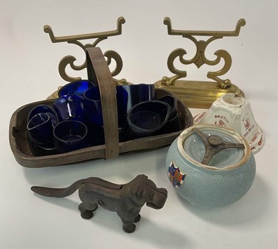 Lot 27 - A group of collectors' items, to include a...
