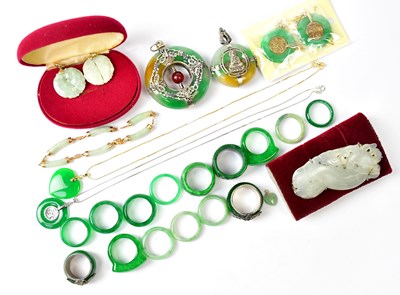 Lot 733 - A collection of jade and green hardstone...