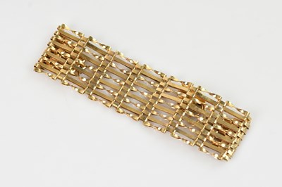 Lot 97 - A 9ct yellow gold gate link bracelet with...