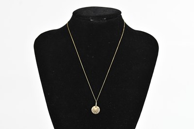 Lot 421 - A yellow metal pendant stamped '375',...