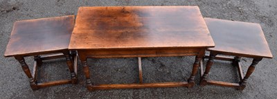 Lot 1746 - A nest of three reproduction occasional tables