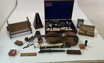 Lot 28 - A miscellaneous collection of items comprising...