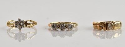 Lot 702 - A yellow gold dress ring hallmarked 375, with...