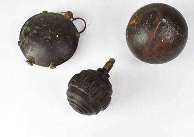 Lot 475a - A WWI German 'Tortoise' grenade, a 1915 model...