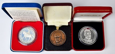 Lot 636 - A boxed Pobjoy Mint silver coin commemorating...