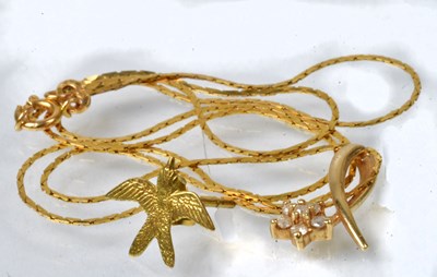 Lot 847 - A group of 9ct yellow gold jewellery,...