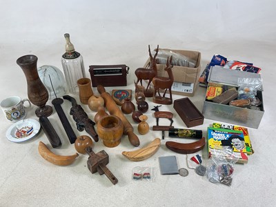 Lot 29 - A quantity of collectors' items including...