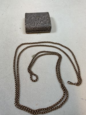 Lot 588 - A Victorian 9ct yellow gold long guard with...