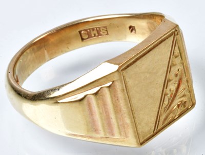 Lot 788 - A 9ct yellow gold signet ring, the rectangular...