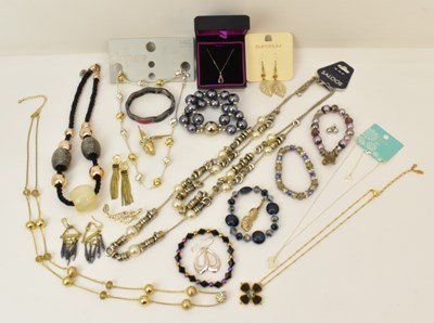 Lot 1506 - A quantity of modern and vintage costume...