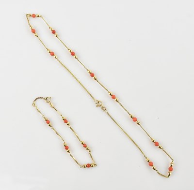 Lot 411 - A 9ct yellow gold fine chain gold bead and...