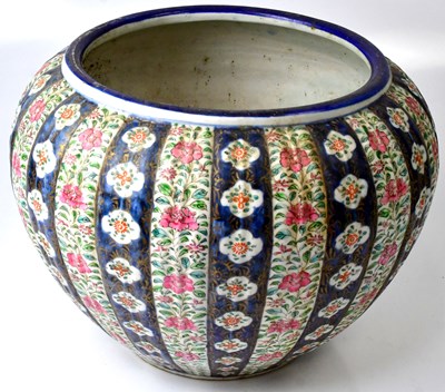 Lot 206 - A Chinese porcelain jardinière or fishbowl of...