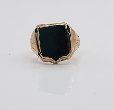 Lot 485 - A yellow metal bloodstone set shield shaped...