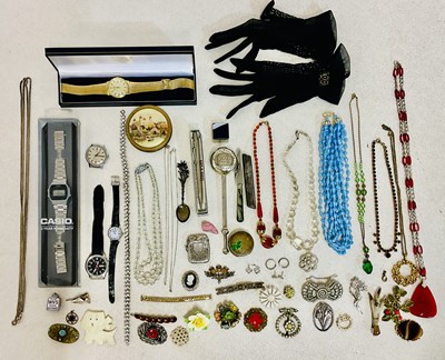 Lot 405 - A quantity of costume jewellery including...