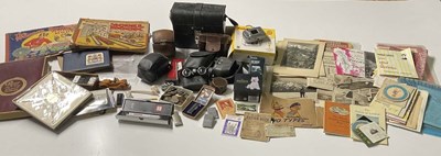 Lot 82 - A group of collectors' items, to include...