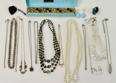 Lot 409 - A small group of costume jewellery including...