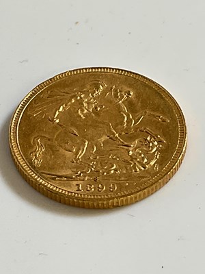 Lot 501 - A Victorian full sovereign, old head, 1899,...
