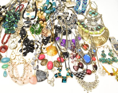 Lot 1504 - Various items of modern costume jewellery...