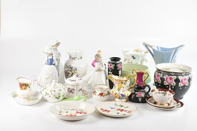 Lot 322 - A collection of decorative ceramics including...