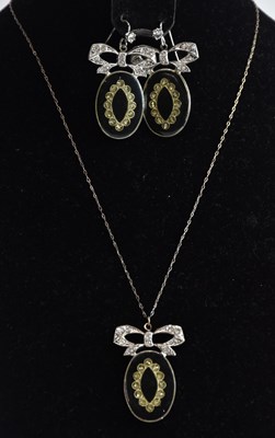 Lot 1528 - A vintage necklace and earring set, with oval...