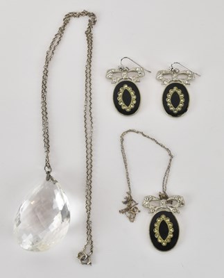 Lot 1563 - A vintage necklace and earring set, with oval...