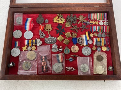 Lot 2 - A collectors' table top cabinet containing a...