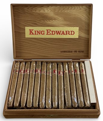 Lot 314 - KING EDWARD; a box of twenty-five 'Invincible...