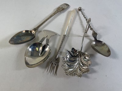 Lot 590 - A George IV hallmarked silver caddy spoon with...
