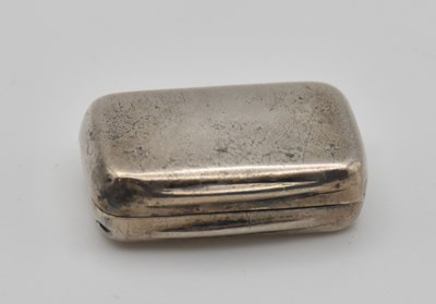 Lot 1295 - A George III hallmarked silver small...