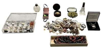 Lot 1502 - A quantity of assorted costume jewellery...