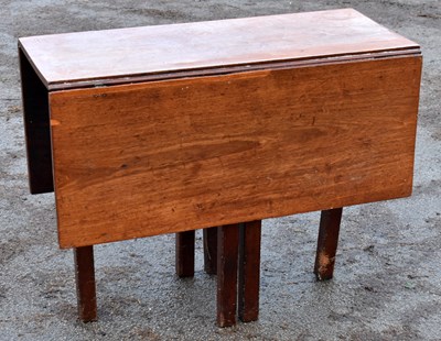 Lot 1670 - A Georgian mahogany rectangular drop-leaf dining table